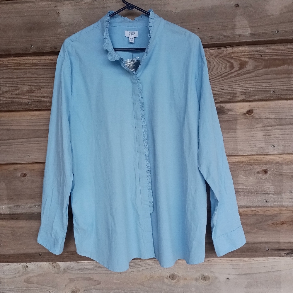 🆕 Crown & Ivy Poplin Ruffle Button Down Top